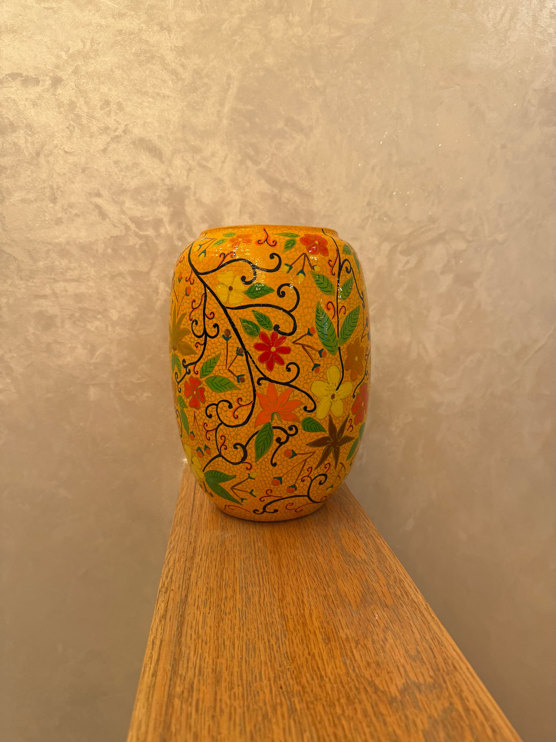 Poterie décorative peinte à la main