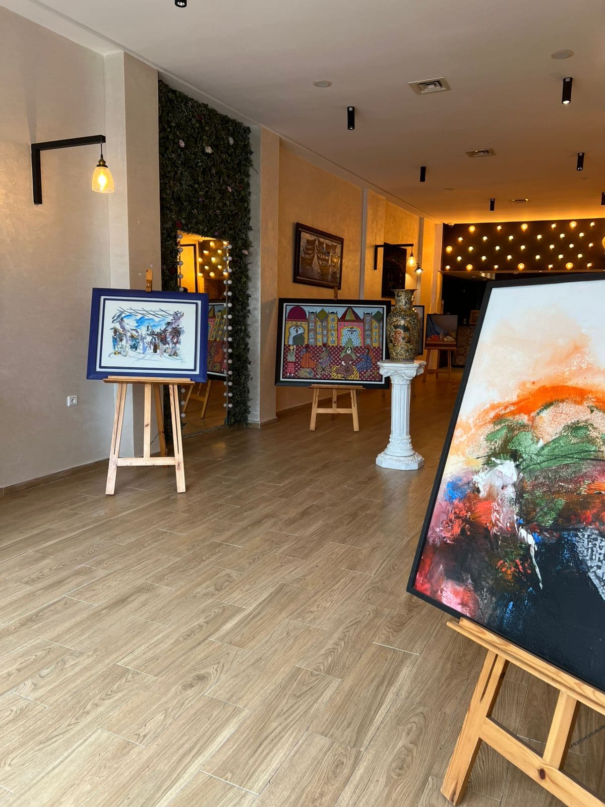 Espace de la galerie Artisthick à Agdal — œuvres exposées